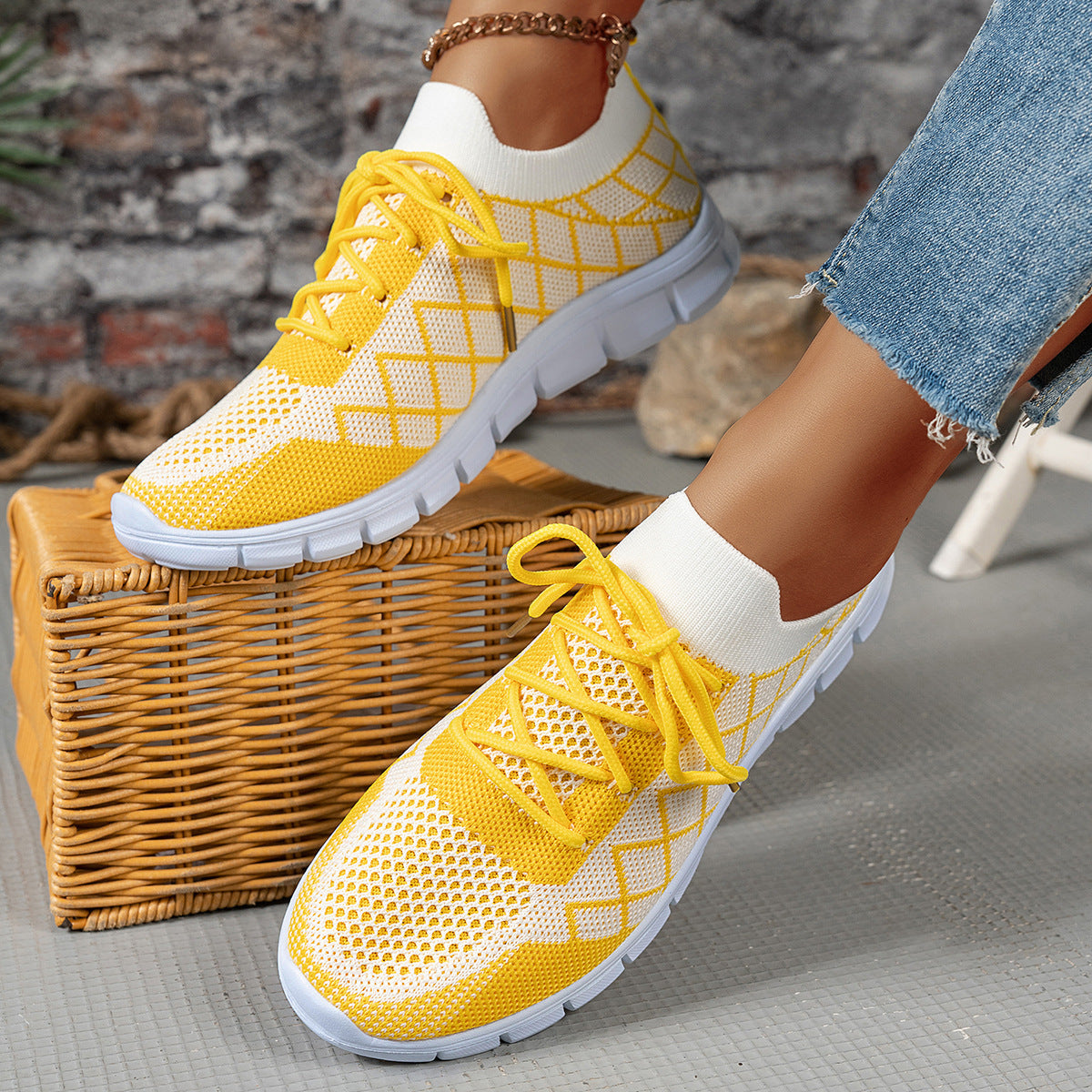 Colorblock Plaid Lace-Up Flyknit Sneakers Ins Mesh Casual Shoes Fashion Breathable Walking Running Sports Shoes For Women