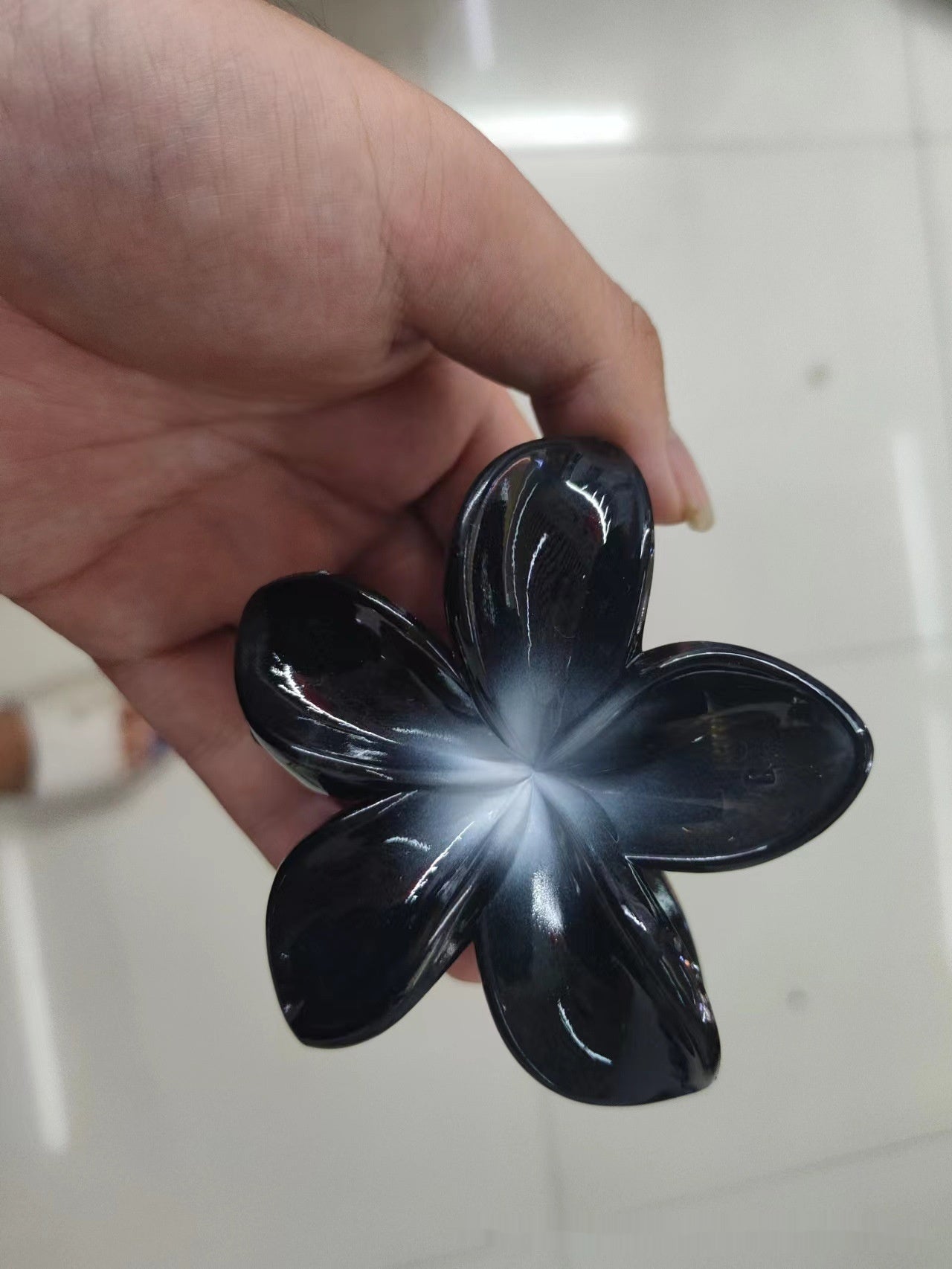 Egg Bauhinia Flower Back Spoon Grasping Hair Clip