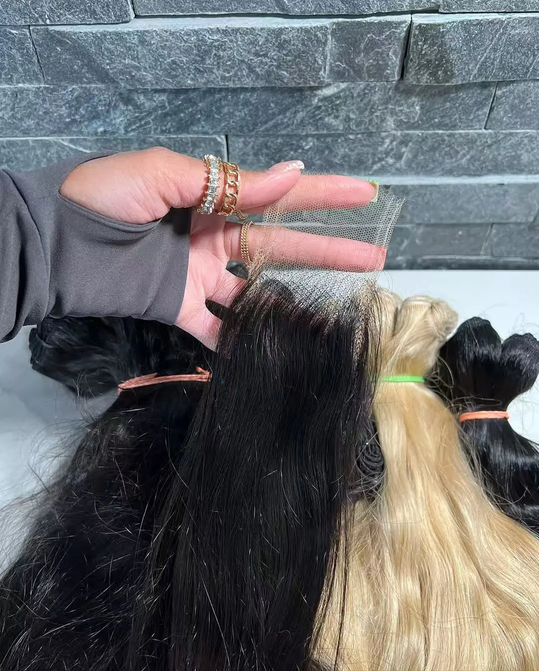 Real Unprocessed Virgin Human Hair Bundles Salon Quality Cuticle Aligned Raw Burmese Curly Bundles Sew in Weave Extensions