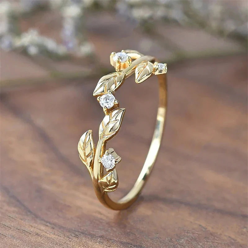 Huitan Exquisite Gold Color Leaf Ring for Women Inlaid Crystal CZ Stone Luxury Fashion Bridal Wedding Party Accessories Jewelry
