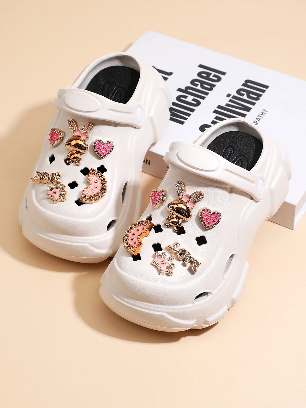 Children's hole shoes in summer, boys and girls, golden rabbits, non-slip Baotou slippers, large and medium-sized children's bea