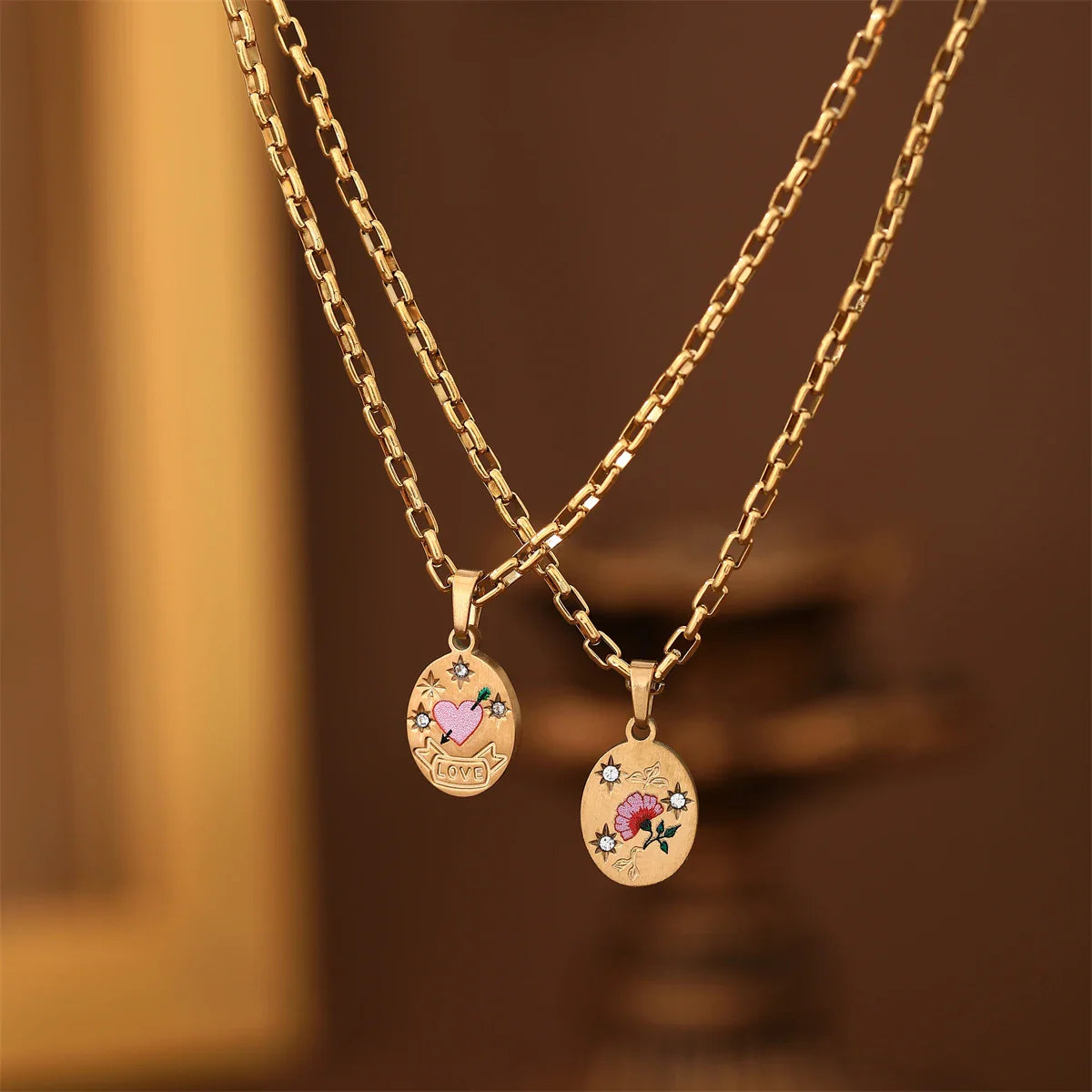 Stainless steel painted light luxury pendant necklace hand-painted flower heart pendant sweater chain