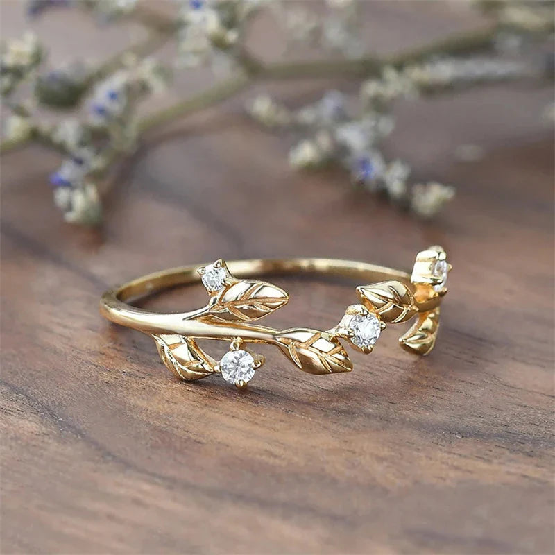 Huitan Exquisite Gold Color Leaf Ring for Women Inlaid Crystal CZ Stone Luxury Fashion Bridal Wedding Party Accessories Jewelry