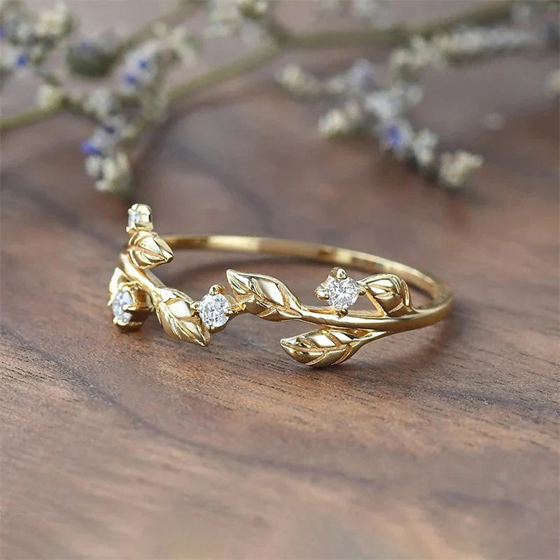 Huitan Exquisite Gold Color Leaf Ring for Women Inlaid Crystal CZ Stone Luxury Fashion Bridal Wedding Party Accessories Jewelry